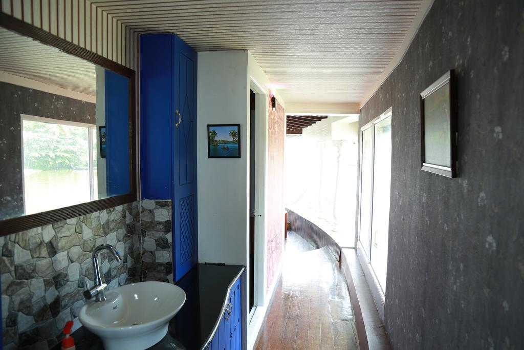 Marari Houseboat Hotell Mararikulam Eksteriør bilde