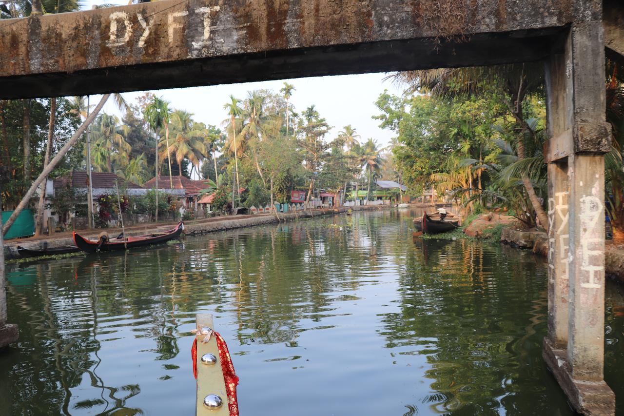 Marari Houseboat Hotell Mararikulam Eksteriør bilde